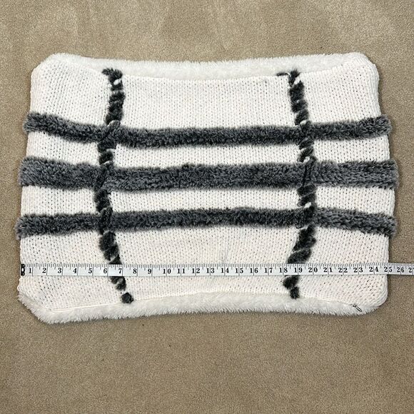 Ugg White Gray Standard Pillowcase Knit Fuzzy Soft - Picture 3 of 8